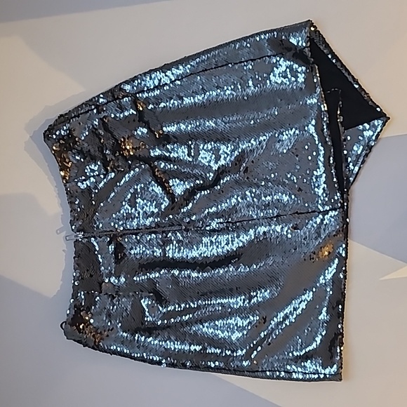 ML Monique Lhuillier Faux Wrap Sequin Skirt - Picture 5 of 8